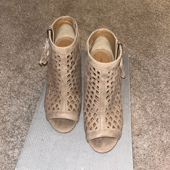 Maurice’s Betsy open toe cutout heels - Picture 2 of 4